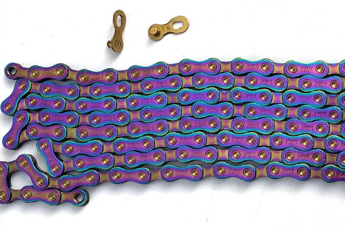 YBN S12-Ti Multicolor 12-vaihteinen ketju Laadukas ja kevyt ketju 12-vaihteisiin pyoriin. Titanium pinnoite 126 lenkkia