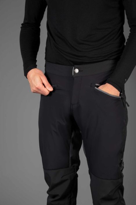 Endura MT500 Freezing Point Trousers Kevyesti vuorattu lammin softshell-housu kylmien kelien lenkeille. Primaloft-vuoraus