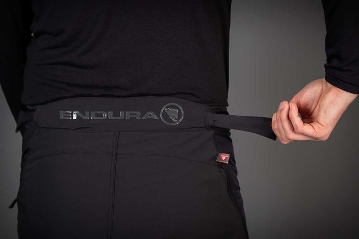 Endura MT500 Freezing Point Trousers Kevyesti vuorattu lammin softshell-housu kylmien kelien lenkeille. Primaloft-vuoraus