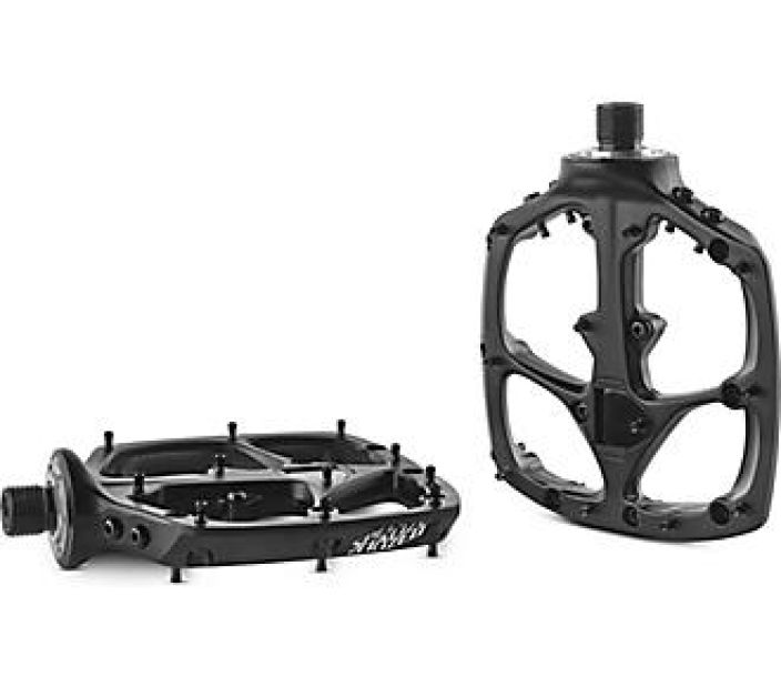 Specialized Boomslang Platform Pedals Erittain tukevat ja matalat avopolkimet. Tukeva ja vahva laakerointi Iso koko