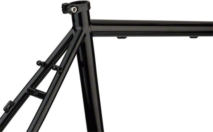 Surly Straggler Frameset 650b Black Hieman sporttisemmalla geometrialla tehty Surlyn-terasrunko. Paikat tavaratelineelle ja