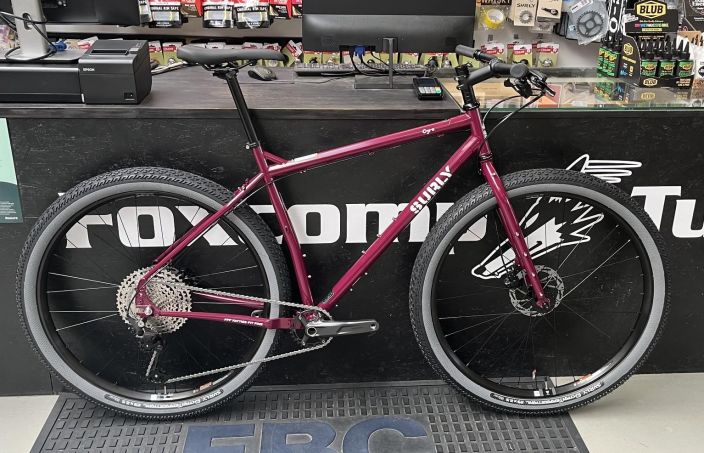 Surly Ogre Bike 29 Fermented Plum L-koko 29" terasrunkoinen monikayttopyora retkeilyyn, tavarankuljetukseen, karryn Surly Ogre Bike 29 Fermented Plum L-koko 29" terasrunkoinen monikayttopyora retkeilyyn, tavarankuljetukseen, karryn