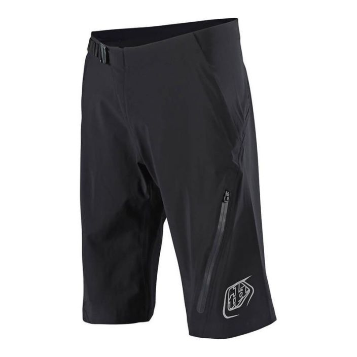 Troy Lee Design Resist Short Black Uusi Vedenpitavat kolmikerrosshortsit teipatuilla saumoilla. Kaksi taskua edessa Yksi