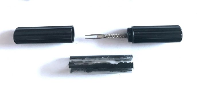 FCF Tubeless Repair Plug Alumiininen tubeless-venttiili. Vahan vahvempi tiiviste ja lukkomutteri. Alumiininen korkki.