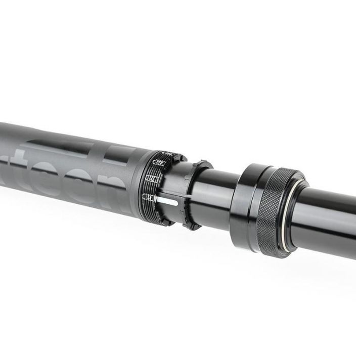 E13 Vario Infinite dropper 30.9mm 150-180mm Saatotolppa jossa liikematka saadettavissa 150-180mm. 30.9mm 150mm-180mm EI