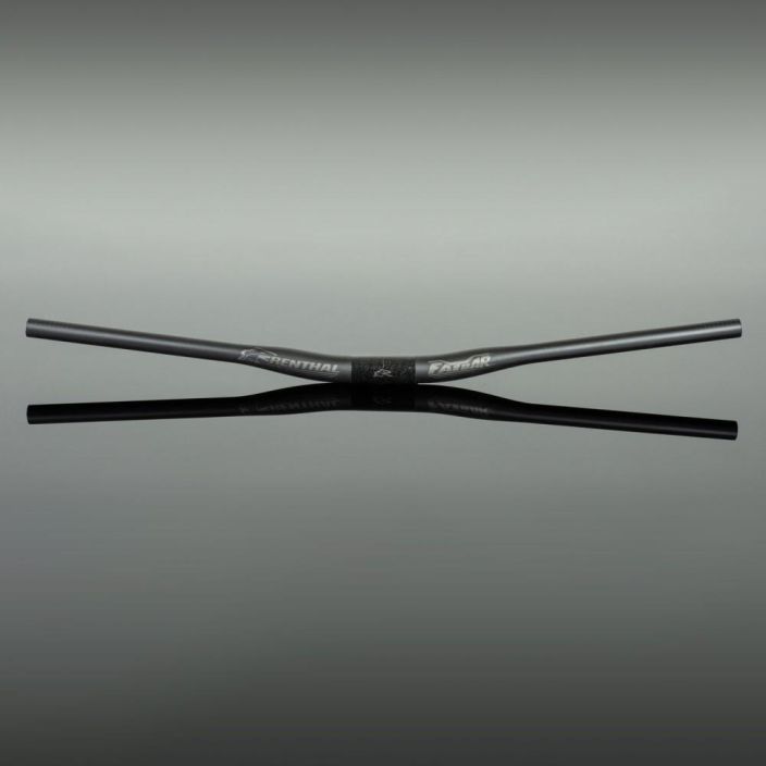Renthal Fatbar Carbon 10mm Uusi logo, legendaarinen kestavyys. Width 800mm Backsweep 7° Upsweep 5° Rise 10mm Clamping