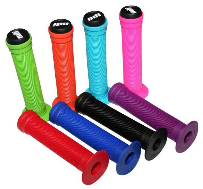 Odi Longneck ST BMX Grip Erittain suosittu tuppi monien kuskien tangossa. Pehmea hyvin pitava kuviointi. Alkuperainen Odin:n