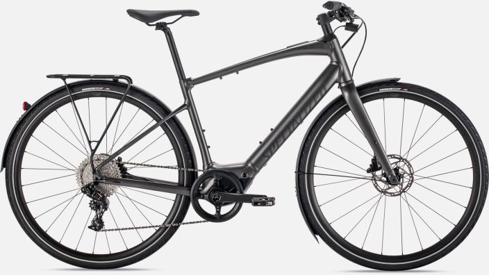 Specialized Vado SL 4.0 EQ Smoke/Black Taysin varusteltu kevyt sahkopyora. Valot edessa ja takana, lokasuojat,