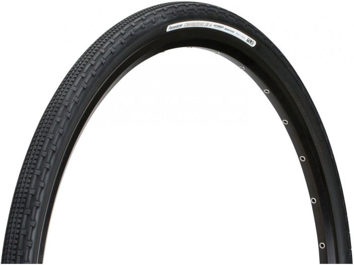 Panaracer Gravelking Plus+ SK Black 38mm Erittain vahvasti pistosuojattu Gravel -rengas mustalla kyljella. Pistosuojattu +