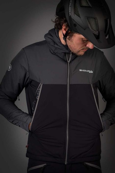 Endura MT500 Freezing Point Jacket Kevyesti vuorattu lammin softshell-takki kylmien kelien lenkeille. Primaloft-vuoraus