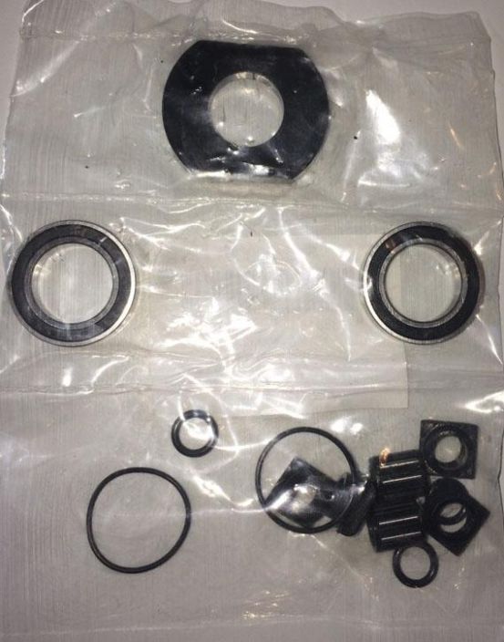 Specialized Boomslang Pedal Bearing Rebuild Kit Specialized Boomslang -polkimien laakerisarja. Paketissa laakerit / puslat