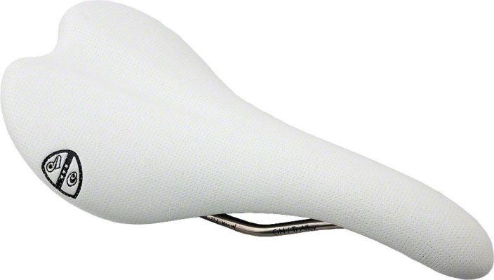 All-City Gonzo Saddle White Aidolla nahalla paallystetty satula. Paino: 290gr