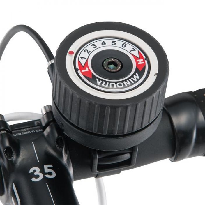 Minoura Live Ride FG540 Hybrid Roller Etupyoraan kiinnitettava vastuksellinen harjoitusrulla. Sopii: 9mm QR ja 15mm