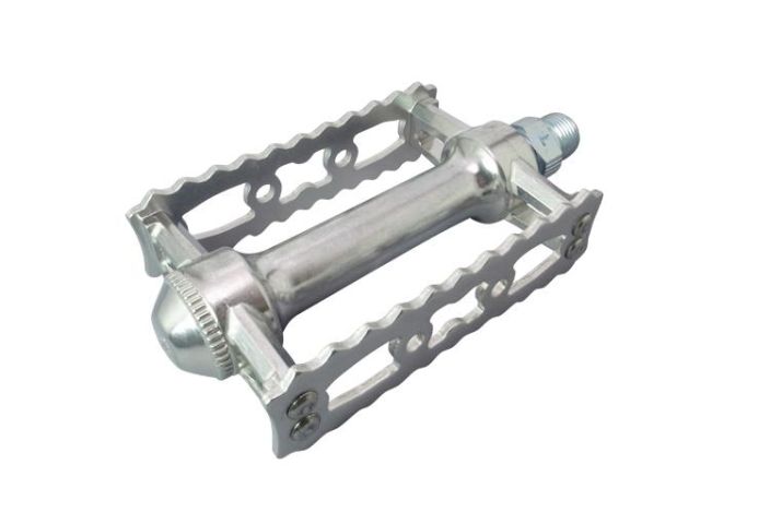 MKS Pedal Sylvan Touring Silver Tukeva kaksipuolinen poljin. Alumiinirunko Terasakseli Koko: 94x63mm Paino: 391gr