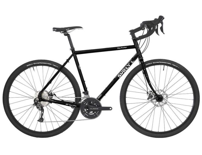 Surly Disc Trucker 700 Bike Black Uusittu Klassikko! Terasrunkoinen joka paikan hoyla! Kaikki mahdolliset kiinnityspaikat,