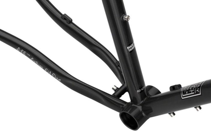 Surly Midnight Special Black Frameset Teraksinen Surlyn Road Plus -runkosetti. Isommalla rengastilalla ja lapiakseleilla.