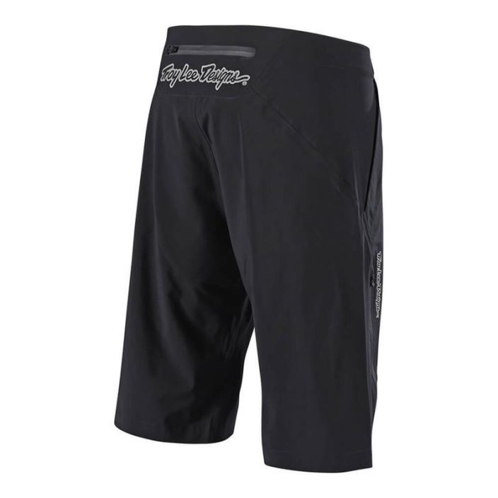 Troy Lee Design Resist Short Black Uusi Vedenpitavat kolmikerrosshortsit teipatuilla saumoilla. Kaksi taskua edessa Yksi