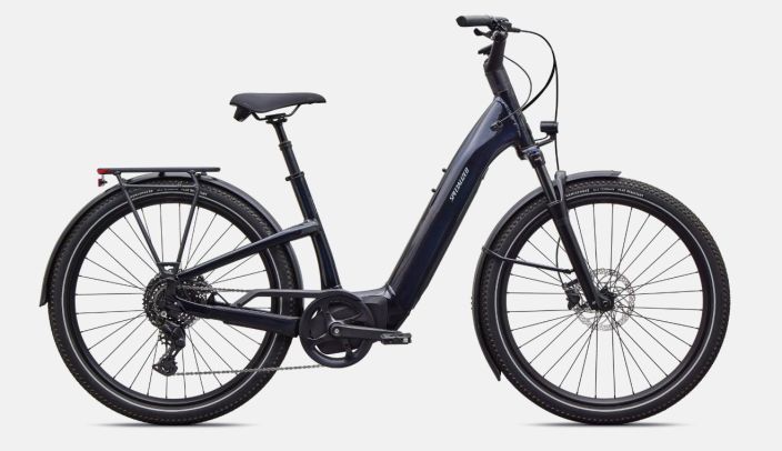 Specialized Turbo Como 4.0 Gloss Metallic Dark Navy Como on rennosti suunniteltu sahkopyora, jossa on selkea muotoilu ja Specialized Turbo Como 4.0 Gloss Metallic Dark Navy Como on rennosti suunniteltu sahkopyora, jossa on selkea muotoilu ja