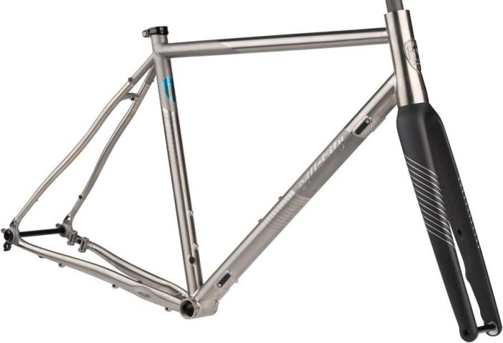 All-City Cosmic Stallion Ti Frame Uusi Cosmic Stallion. Titaaninen gravel-runkosetti hiilikuituisella haarukalla. Todella