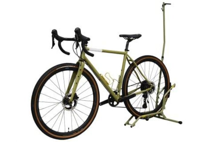 Minoura Bike Stand DS-2200 Khaki Pyoran sailytysteline johon pyoran saa pystyyn tai vaakaan.