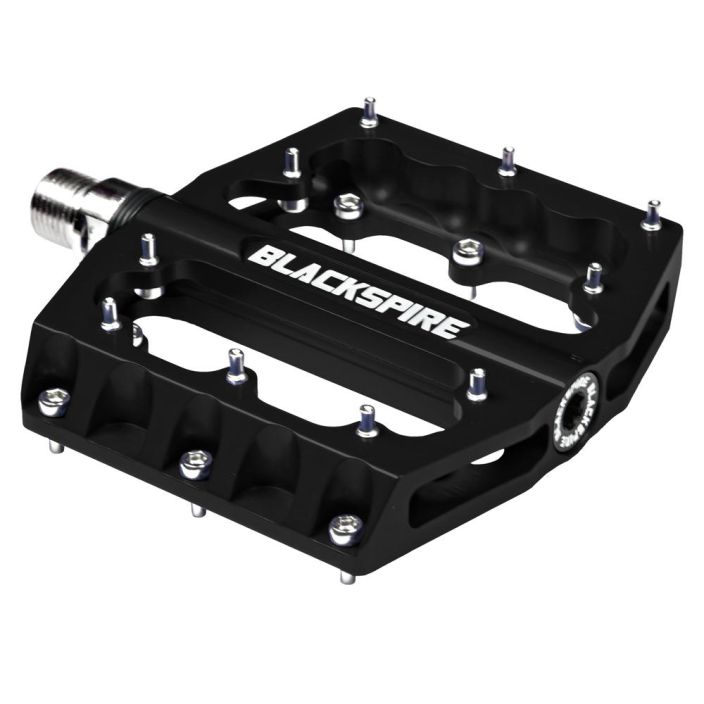 Blackspire Sub Four Pedals Black Alumiiniset Made In Canada -polkimet. 17mm matala runko 92x92mm koko Vaihdettavat piikit