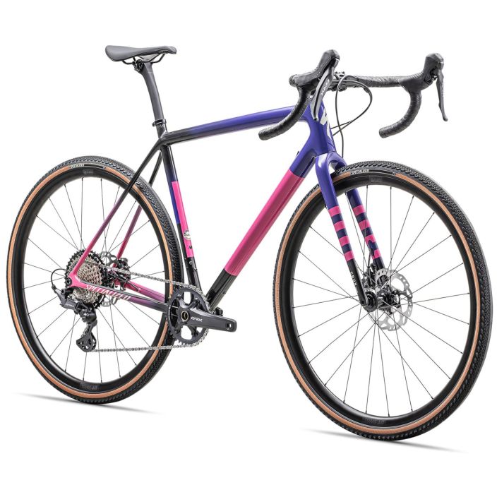 Specialized Crux Comp Carbon Gloss Carbon / Purple Haze / Rebel Pink / Birch Crux, maailman kevyin gravel-pyora, tekee