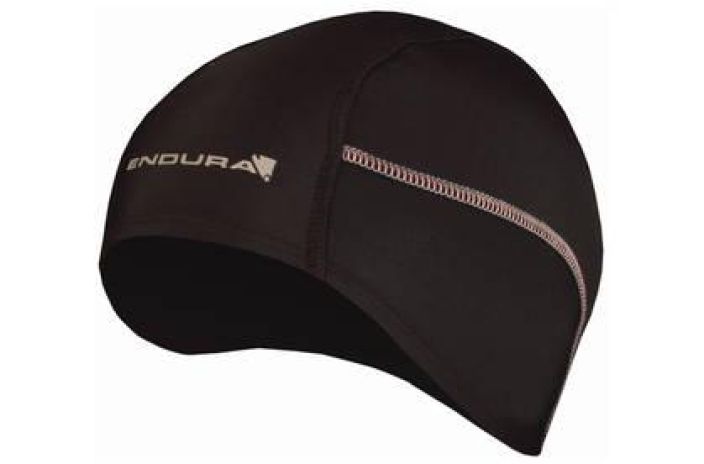 Endura Windchill Skullcap Ohut ja lammin lakki kyparan alle.