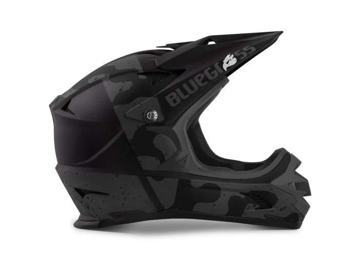 BLUEGRASS Helmet Intox Black Camo Bluegrass Intox Black/Camo FullFcae kypara. XS=52-54cm S=54-56cm M=56-58cm L=58-60cm