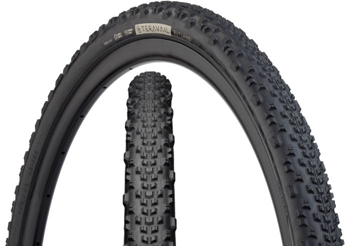 Teravail Rutland 700x42 LS Gravel-renkaiden parhaimmistoa... Rullaa hyvin, mutta tarjoaa kuitenkin reilusti pitoa pehmealla.