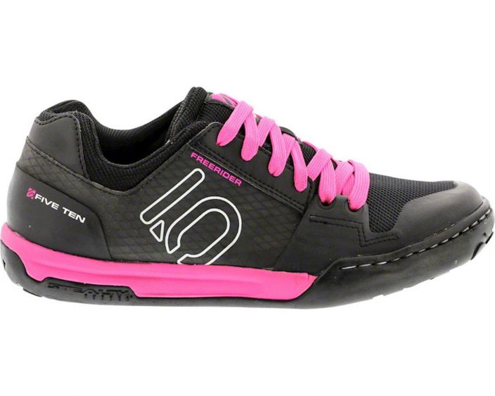 Five Ten Freerider Contact WMNS Split Pink Naisten lestilla oleva flattipohjainen kenka, joka tarjoaa hyvan pidon polkimeen.