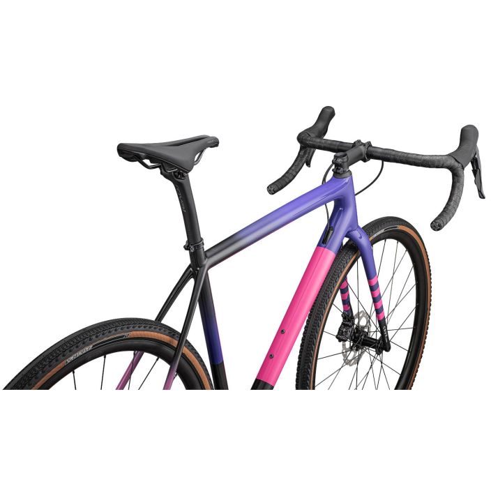 Specialized Crux Comp Carbon Gloss Carbon / Purple Haze / Rebel Pink / Birch Crux, maailman kevyin gravel-pyora, tekee