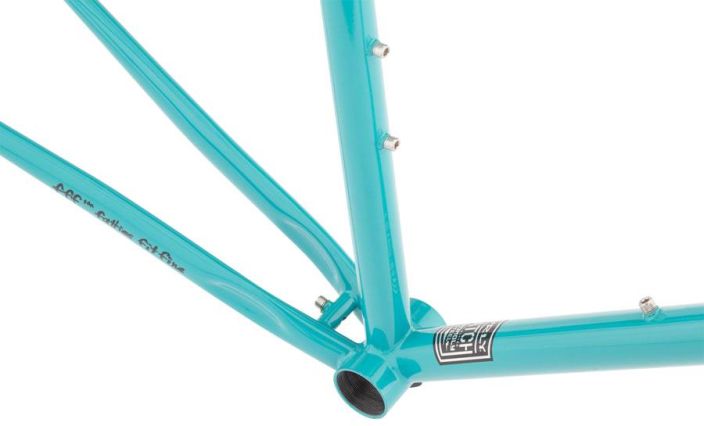 Surly Straggler Frameset 650b Chlorine Dream Hieman sporttisemmalla geometrialla tehty Surlyn-terasrunko. Paikat