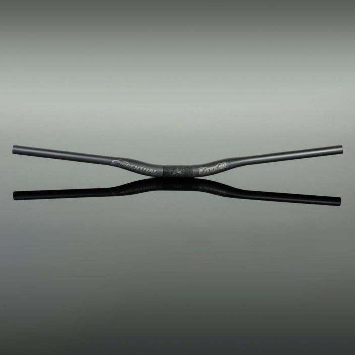 Renthal Fatbar Carbon 20mm Uusi logo, legendaarinen kestavyys. Width 800mm Backsweep 7° Upsweep 5° Rise 20mm Clamping