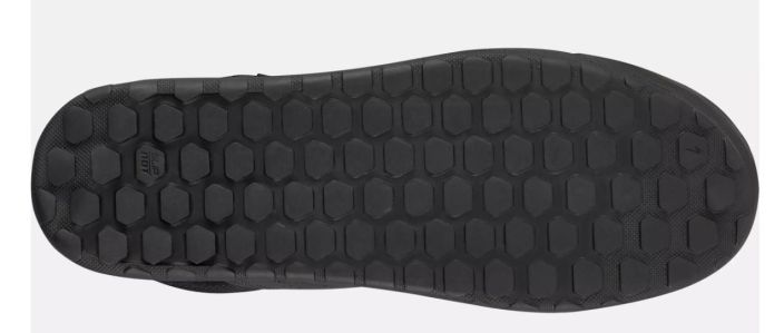 Specialized 2FO Roost Flat Suede Black Shoe Jos etsit monipuolista MTB-kenkaa, joka voi siirtya hikitreeneista parkilla