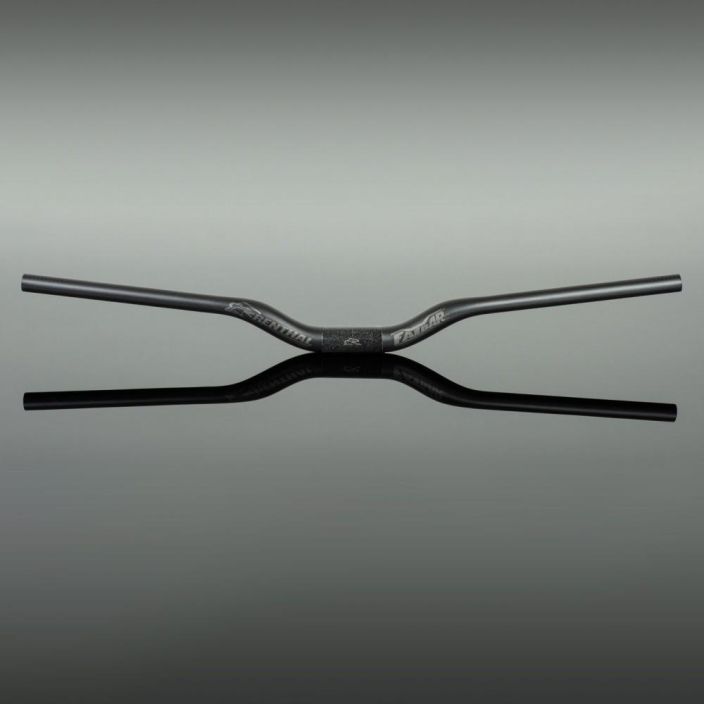 Renthal Fatbar Carbon 40mm Uusi logo, legendaarinen kestavyys. Width 800mm Backsweep 7° Upsweep 5° Rise 40mm Clamping