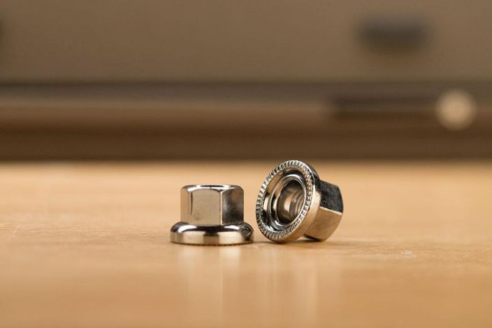 Problem Solvers 3/8&quot;x26T rear outer axle nut, rotation washer Takanavan mutteri 3/8&quot; x26T Myydaan kappaleittain.
