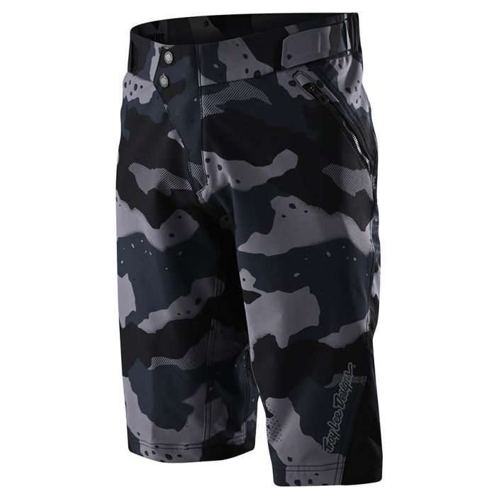 Troy Lee Design Ruckus Short Camo Gray MTB-ajoshortsit erillisella pehmustetulla sisahousulla. Vetoketjutasku Tuuletusaukko