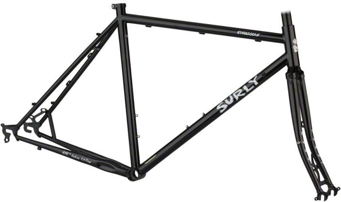 Surly Straggler Frameset 650b Black Hieman sporttisemmalla geometrialla tehty Surlyn-terasrunko. Paikat tavaratelineelle ja