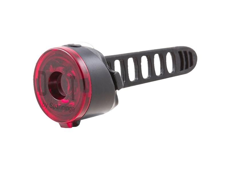 Spanninga Rear Light Dot Blaco Punainen LED-takavalo. Toimii paristolla(CR2032). Kiinnittyy kumilenkilla. Paloaika 30h,