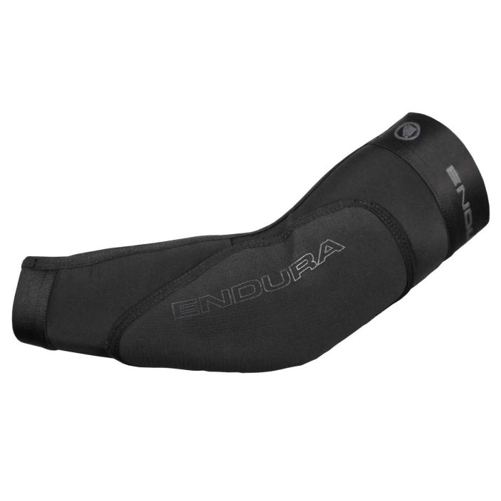 Endura Singletrack Lite Elbow Protector Kevyt ja huomaamaton hyvin paikoillaan pysyva kyynaspaasuoja. Ohut lycra &quot;hiha&quot;