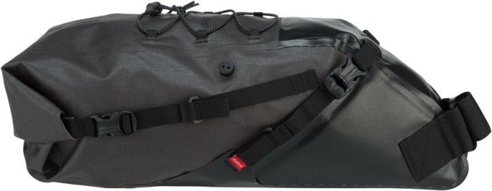 Salsa EXP Series Seatpack Satulan taakse kiinnittyva tilava ja tukeva laukku. Hyvin vettahylkiva ja tehty vedenpitavista