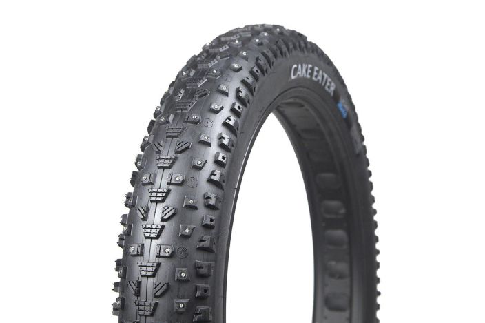 Terrene Cake Eater Light 27.5 x 4.5 Studded Levea 27.5&quot; nastarengas fatbikeen. Nastoitettu 180kpl Crown -nastaa 27.5 x 4.5&quot;