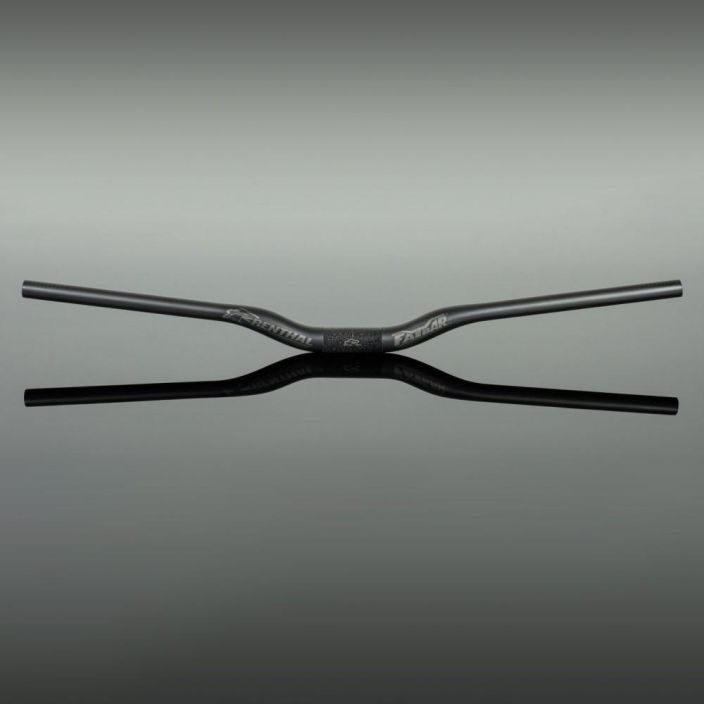 Renthal Fatbar Carbon 30mm Uusi logo, legendaarinen kestavyys. Width 800mm Backsweep 7° Upsweep 5° Rise 30mm Clamping