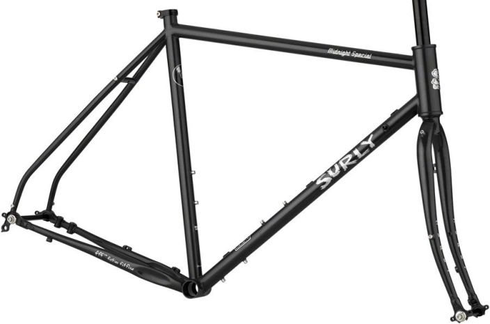 Surly Midnight Special Black Frameset Teraksinen Surlyn Road Plus -runkosetti. Isommalla rengastilalla ja lapiakseleilla.