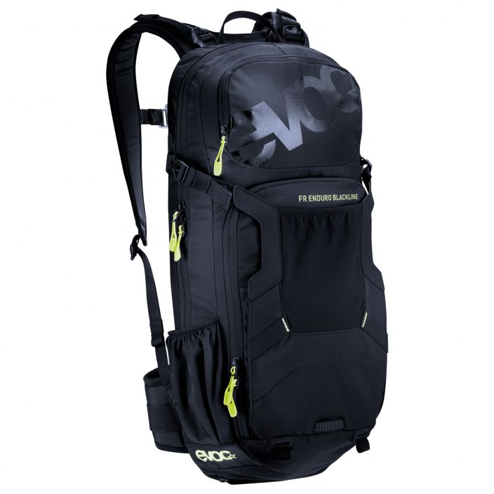 Evoc FR Enduro Blackline 16L Selkapanssarilla varustettu tilava paivareppu. Koko: M/L Tilavuus: 16 L Paino: 1050 gr Mitat: